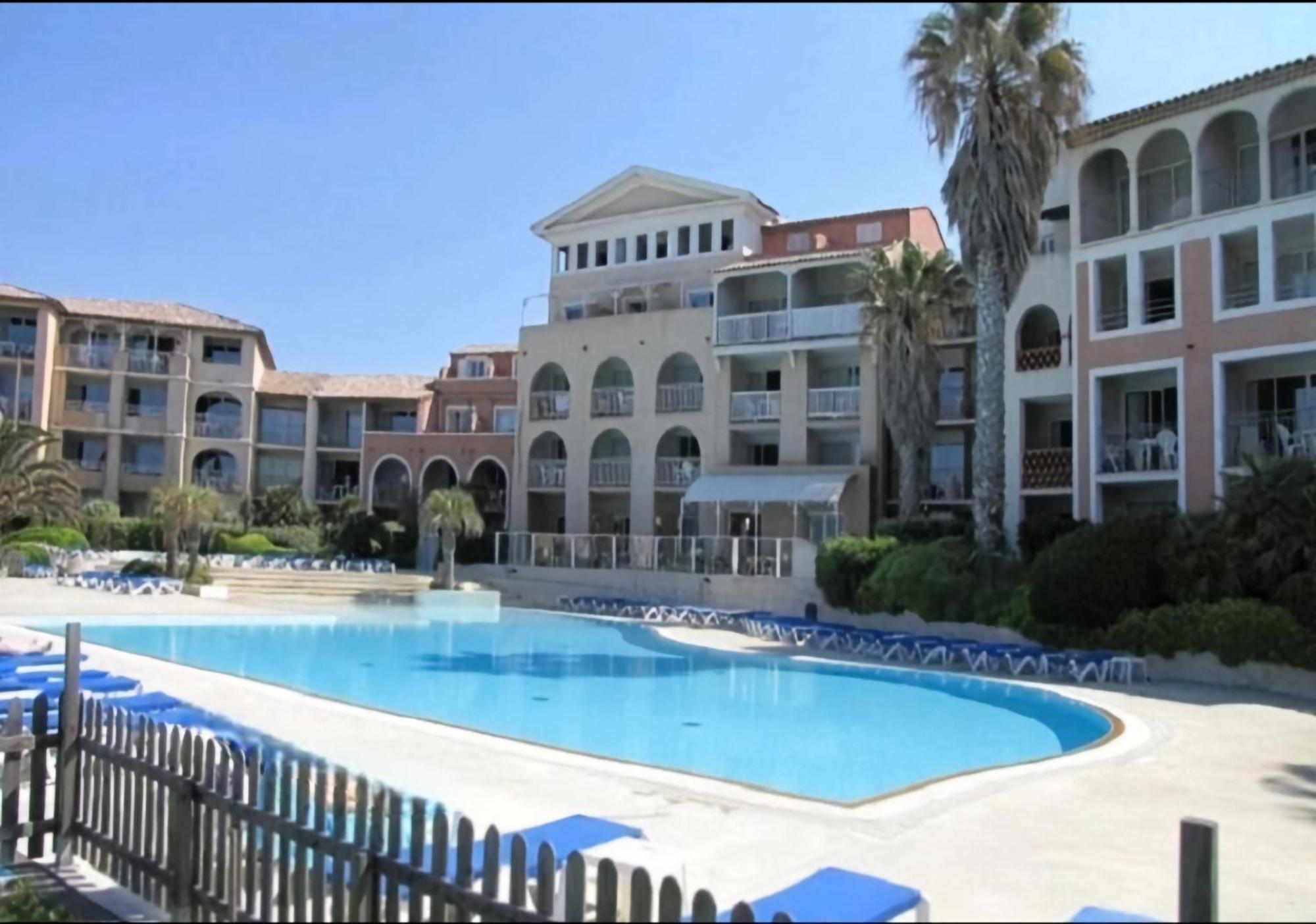 Appartement T2 - Bord De Mer - Piscine Сикс-Фор-ле-Плаж Екстериор снимка