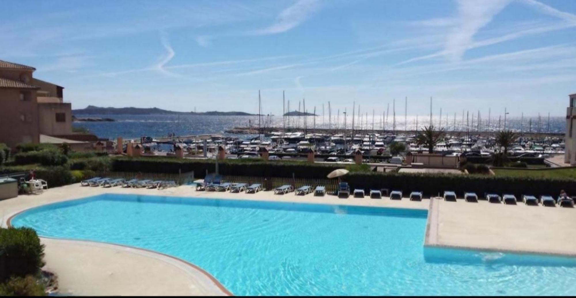 Appartement T2 - Bord De Mer - Piscine Сикс-Фор-ле-Плаж Екстериор снимка