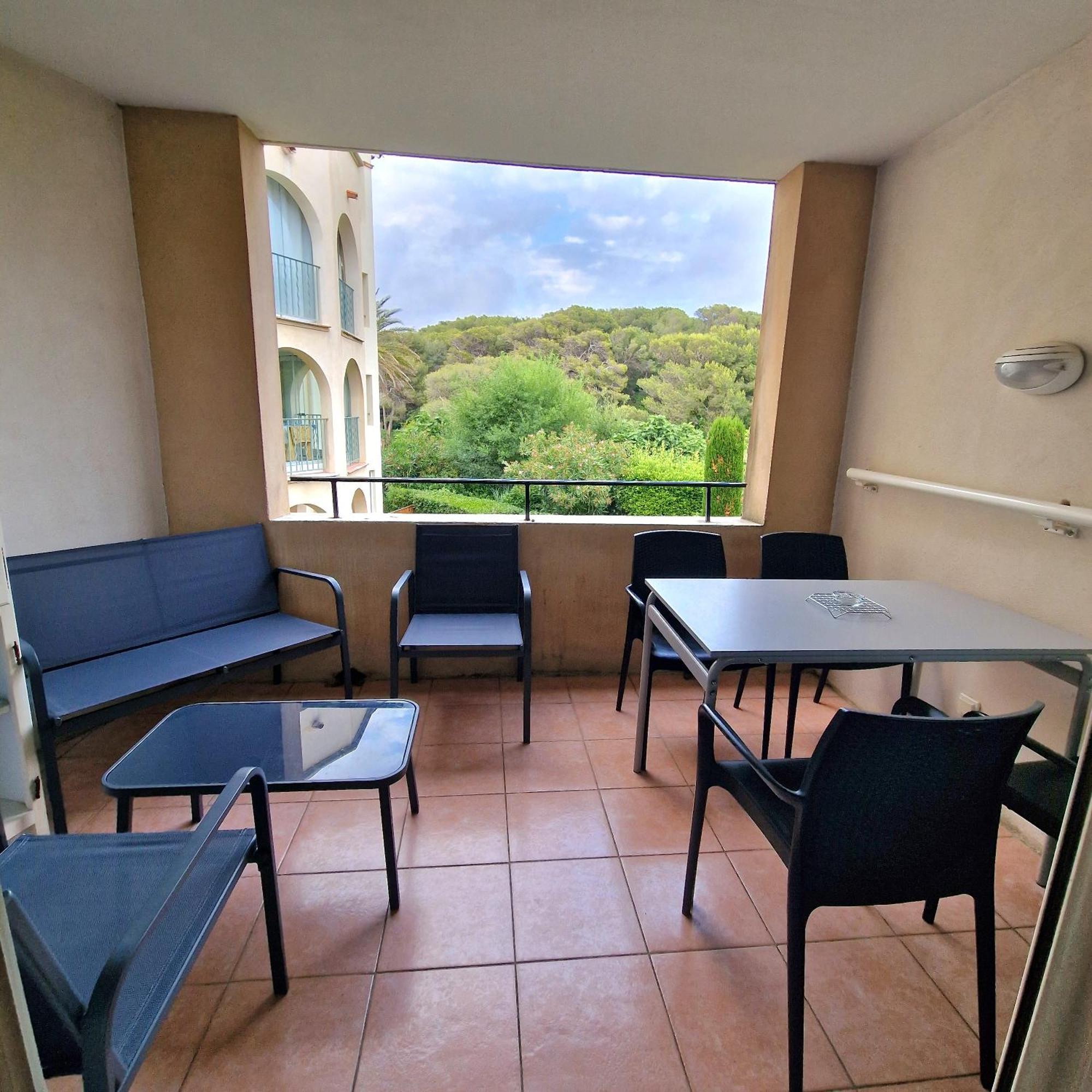 Appartement T2 - Bord De Mer - Piscine Сикс-Фор-ле-Плаж Екстериор снимка